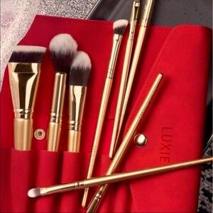 🌹 LUXIE - Glitter and Gold Brush Set with Pouch